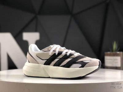 Adidas Lightblaze 舒适防滑 新款阿迪达斯低帮跑步鞋 极致轻盈的Lightweight Upper设计 带来近乎裸足的舒适体验 中底采用尖端科技