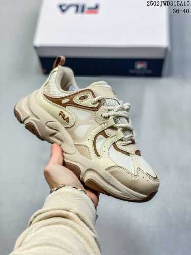 Fila Mars 3 S 斐乐火星3.0复古低帮生活休闲鞋减震防滑网面老爹鞋 复古风重现 原鞋开版定制 正品同步鞋材 皮革拼接麂皮 搭配透气网布 主打复古潮流