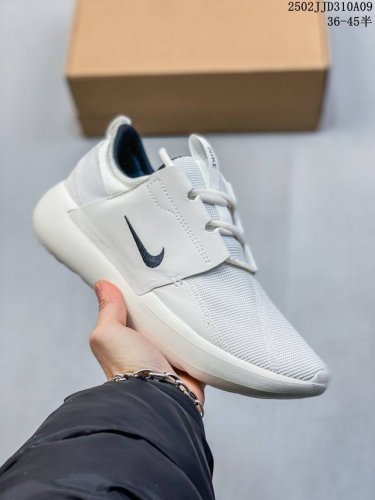 公司级Nike Vomero 18 耐克 舒适减震防滑 低帮跑步鞋 全掌Reactx泡绵中底 前掌和后跟还配备了Air Zoom单元 据说跑起来更快更舒适哦 这