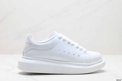 真标意大利高奢品牌alexander Mcqueen亚历山大 麦昆 Sole Leather Sneakers低帮时装厚底休闲运动小白鞋 货号:553770 W