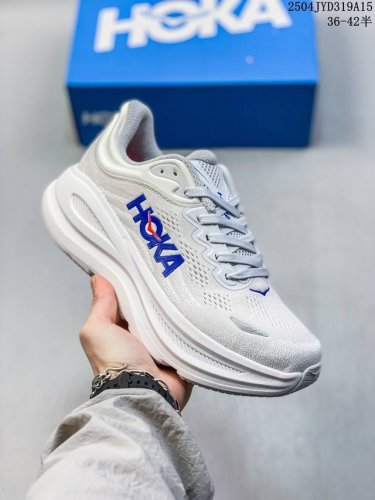 公司级小红书推荐Hoka W Bondi 9全新配色 这个品牌来自于新西兰的毛利语，Hoka表示大地，One One表示飞越，连起来就是飞越地平线，One On