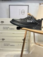 260 【Gucci】古驰顶级进口材料 极为亲肤舒适 摸上去非常的细腻 版型上很正 进口牛皮+真皮内里+几何构图案 奢华生动 图案透气不闷热 更为牢固耐穿 色彩