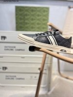 260 【Gucci】古驰顶级进口材料 极为亲肤舒适 摸上去非常的细腻 版型上很正 进口牛皮+真皮内里+几何构图案 奢华生动 图案透气不闷热 更为牢固耐穿 色彩