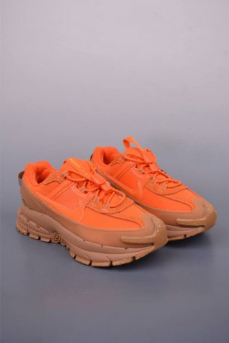 耐克Nike Zoom Vomero Roam 5 Roam 复古跑五代休闲运动慢跑鞋 简洁设计 功能性强 防水防撕裂鞋面 鞋带也改成了束绳设计 上脚机能风拉满