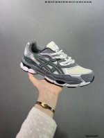 公司级Asics Gel-Nyc 复古单品 Asics亚瑟士宣布推出全新鞋款Gel-Nyc,其设计灵感来源于Gel-Nimbus 3,Gel-Mc Plus V
