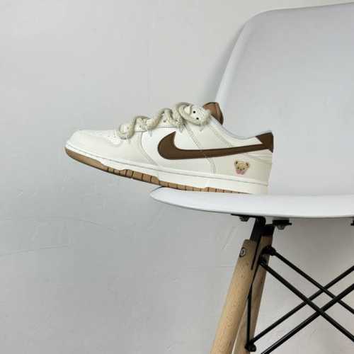 Cs Nk Dunk Low Next Nature Hem 捣蛋玩偶 豆乳熊仔 美拉德 简约百搭 Sb绑带低帮休闲板鞋 货号：Dd1873-200 鞋款选用经