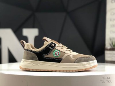 250 【Gucci】古驰今年最新款男鞋 香港-专柜同步 全品相 顶级进口材料 极为亲肤舒适 摸上去非常的细腻 版型上很正 进口牛皮+真皮内里+几何构图案 奢华