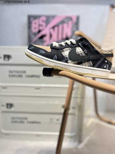 耐克Nike Dunk Low “腰果花”板鞋 Sb系列经典百搭休闲运动板鞋加厚鞋舌的填充，使舒适性大大提升，同时也更方便穿脱中底部分则加入了脚感柔软舒适Zoo