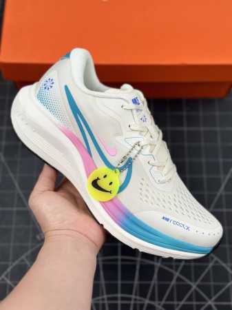核心私 公司级耐克nike Air Alphazoom网面透气跑步鞋 兼顾迅疾外观和稳固脚感 后跟覆面和中足动态支撑巧妙融合 缔造稳定顺畅的迈步体验 采用密度更 - 点击图像关闭