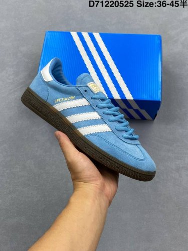 阿迪达斯 Adidas Handball Spezial 低帮三叶草学院风复古休闲板鞋 德训鞋 橡胶底柔软皮革面经典运动鞋板鞋 圆头 缝合拼接设计 正面绑带 鞋