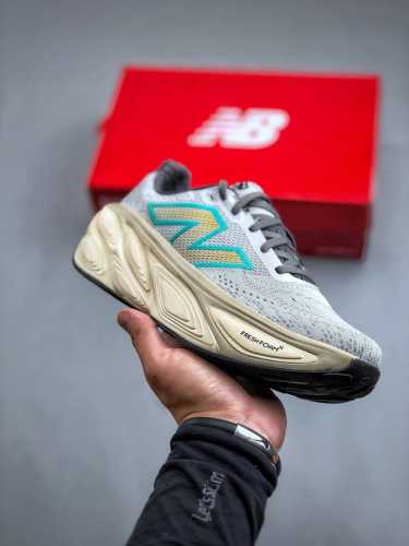 New Balance Nb Fresh Foam 舒适耐磨低帮跑步鞋 纯原版本 受到fresh Foam舒适骑行的启发将毛绒舒适感提升到一个新的水平这款鞋旨在