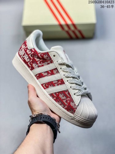 纯原 Clot X Ad Originals #贝壳头古驰联名限定 贴合柔软布料棕绿印花配色 这双鞋的整体设计思路和风格可以说很Clot 鞋款整体选用了易穿搭的