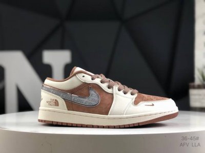 公司级带半码 耐克 Air Jordan 1 Low 此款主张打破传统的工业化流水线设计限制，以Made By Ideas的超级创意为理念，集结众多潮流设计师，