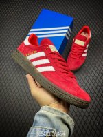 公司级adidas Handball Spezial 官方正确版本 阿迪达斯经典款 复古休闲板鞋 全鞋采用反毛皮制作 牛筋耐磨大底 承载青春情怀的板鞋 经典三条
