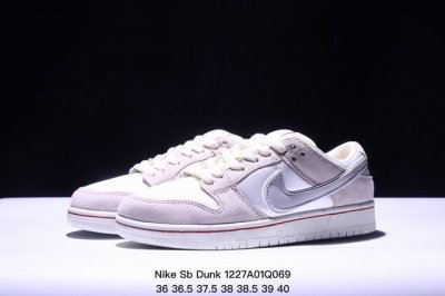 集合图 真标 耐克 Nike Sb Dunk Low Pro 男女同款运动鞋复古板鞋，采用柔软皮革鞋面，经久耐穿，塑就如元年款 Dunk 般的复古质感。鞋头透气