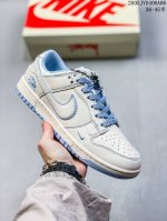 海外爆款限量发售！公司级 Nike Sb Dunk Low“ 斯图西联名 蓝边双勾” 周年高端定制 低帮休闲板鞋 定制鞋盒 大厂纯原品质出货 超高清洁度 皮料切