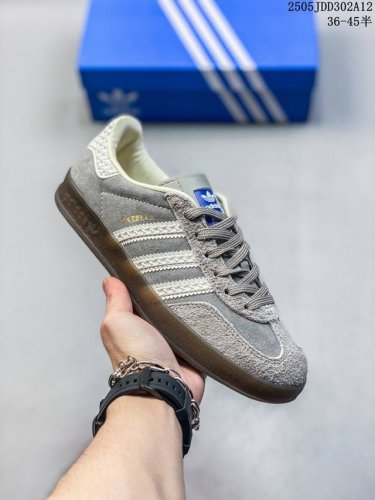 adidas 阿迪达斯 原楦开发版型，采用 正确色卡校准 台产固色丝光猪巴革组合环保纤维革鞋面材质，内嵌缓震Ortholite 欧索莱 透气吸汗鞋垫，缜密拉帮中
