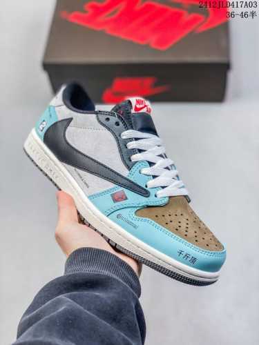 公司级带半码耐克nike Sb Zoom Dunk Low 板鞋 系列经典百搭休闲运动板鞋 鞋舌的填充，使舒适性大大提升，同时也更方便穿脱中底部分则加入了脚感柔