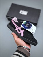 220支持放店 Onitsuka Tiger Tokuten 复古低帮休闲跑鞋 鞋跟 鞋舌处印有鬼塚虎特有的品牌Logo标志提升品牌的认知度 柔软内里材质 穿着