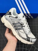 Adidas Originals Response Cl 复古休闲跑步鞋 实拍上架鞋身采用大面积的麂皮和网布材质，复古感拉满。中底采用阿迪达斯经典的adipre