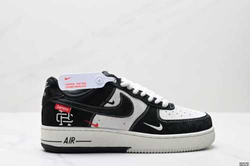 真标耐克Nike Air Force 1“07空军一号低帮百搭休闲运动板鞋。柔软、弹性十足的缓震性能和出色的中底设计，横跨复古与现代的外型结合，造就出风靡全球三