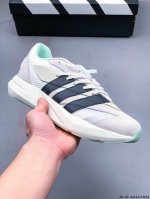 Adidas Lightblaze 舒适防滑 新款阿迪达斯低帮跑步鞋 极致轻盈的Lightweight Upper设计 带来近乎裸足的舒适体验 中底采用尖端科技