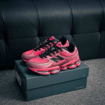 核心私 new Balance 新百伦 Nb 0 网面休闲鞋 复古还要机能 Nb官方重磅新品 一款融合复古设计与现代科技的跑鞋 以其经典的造型和舒适脚感 成为2