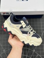 特价 FILA FUSION 斐乐潮牌防滑耐磨轻便运动鞋 USION 系列传承了 FILA 的百年基因，融入年轻运动及潮流文化，成为引领变革、创新突破的一代。以