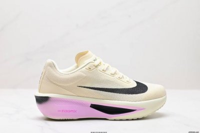 公司级nk Zoomx Invincible Run Flyknit Fk6 轻量飞织低帮休闲运动慢跑鞋 此鞋专为长跑运动员而生 是为5至10公里距离的赛事和训