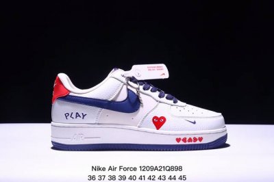 真标耐克nike Air Force 7空军一号低帮百搭休闲运动板鞋。柔软、弹性十足的缓震性能和出色的中底设计，横跨复古与现代的外型结合，造就出风靡全球三十多年