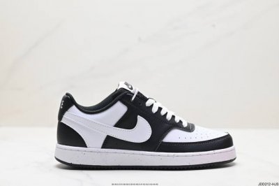 真标 Nike Court Vision Lonn 低帮百搭透气休闲运动板鞋，经典耐用的设计，兼顾舒适脚感和出众风范，演绎匠心之作。结构性的支撑贴合感结合复古篮