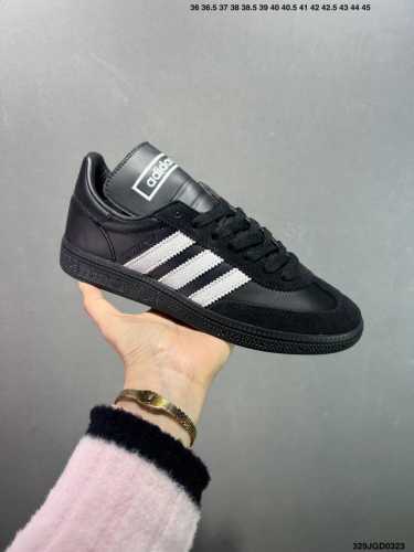 160 公司级Adidas Handball Spezial 阿迪达斯经典款 复古休闲板鞋 全鞋采用反毛皮制作 牛筋耐磨大底 承载青春情怀的板鞋 经典三条杠装饰