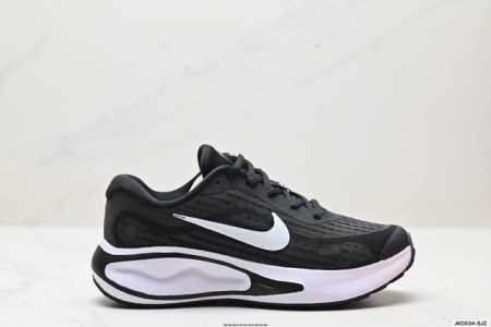 公司级nike Journey Run 2024跑步鞋 使用了新型的缓震材料 脚感偏韧 后跟有加厚的海绵填充 鞋子前掌和后掌做了加宽设计 增加了跑步时的稳定性 - 点击图像关闭