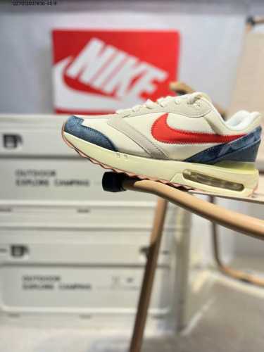 原150降价 Nike Air Max Dawn 黎明系列 低帮气垫百搭休闲运动慢跑鞋 新鞋款带来新的外底和鞋帮额外尺寸为鞋子的耐久设计线条增添了新能量。从配色