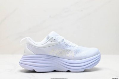 公司级小红书推荐Hoka W Bondi 8全新配色 这个品牌来自于新西兰的毛利语，Hoka表示大地，One One表示飞越，连起来就是飞越地平线，One On
