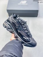公司级 Nb 新百伦 New Balance Nb 0小象蹄男女款 0舒适百搭老爹鞋。全新 0 款式将经典风格与现代设计融合到日常多功能性中。 0 重新诠释了源