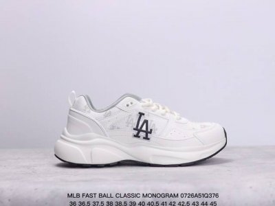 公司级mlb Fast Ball Classic Monogram 纽约洋基队 明星上脚，复古银色强势回归以液态银质感展现出独立自信的态度，将金属元素融入日常穿