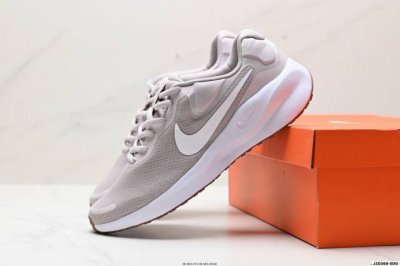230 公司级Nike Revolution 7 透气 低帮 跑步鞋 兼顾迅疾外观和稳固脚感后跟覆面和中足动态支撑巧妙融合 缔造稳定顺畅的迈步体验 货号:Fb2