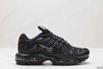 真标耐克 Nike Air Max Plus是nike旗下另类鞋款的代表，Tn 它诞生于 6年，是第一款使用tunedair气垫的跑鞋，其特点就在于实现各气室间