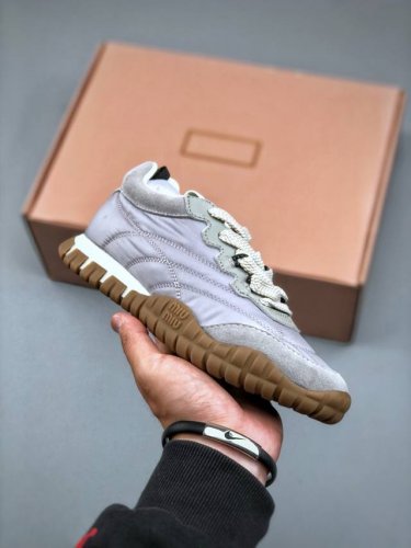 加量不加价礼盒版本 Miumiu 25Ss Tyre系列春夏新款 饼干鞋 阿甘鞋休闲运动鞋Miumiu最新爆款 前卫大胆的设计，风格融于此款厚底帆布运动鞋的简约