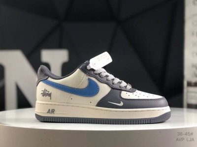公司级带半码 耐克 Nike Air Force 7 空军一号低帮百搭休闲运动板鞋。柔软、弹性十足的缓震性能和出色的中底设计，横跨复古与现代的外型结合，造就出风