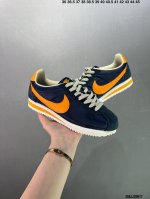 原楦开发版型#斜纹过胶工艺 耐克Nike Classic Cortez 经典阿甘休闲跑步鞋。纯粹而执着的精神，使得Cortez种在了一代人的心里，无论是否喜欢它