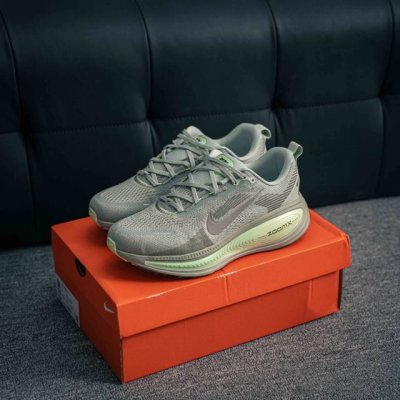核心私 Nike Air Zoom Vomero 18 全新科技提前原鞋开发 运动跑鞋 区别市面真标版本 必定是官方强力主推款式，真正的Zoom缓震科技嵌入如假