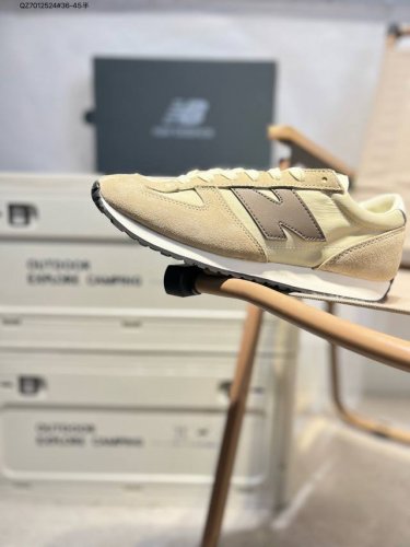 新百伦 Nb327 Nb 471复古慢跑鞋 New Balance 471 复古先锋 Ms327系列复古休闲运动慢跑鞋，上世纪 70 年代的意大利街头风格Nb新