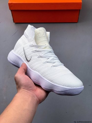nike Hyperdunk 2017 Flyknit 中帮篮球鞋 编织面料搭载飞线组成的鞋面提供透气性及耐用性 科技泡棉中底缔造舒适落地缓震体验 052428