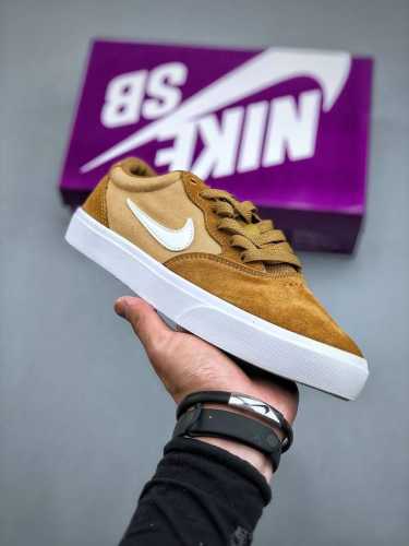 Nike Sb Chron Solarsoft Black White 太阳软底系列内增高休闲百搭滑板板鞋采用耐磨翻毛皮拼接透气帆布鞋面材质搭载双密度泡棉鞋垫货