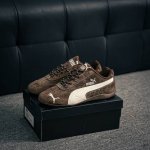 210 核心私 puma Speedcat Og 彪马薄底系列 复古运动休闲跑鞋 鞋面设计轻量透气 提供了舒适性和穿着感受 柔软内里材质 穿着更加舒适 橡胶鞋底