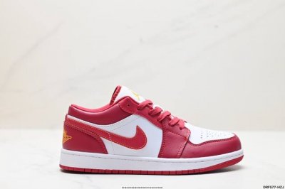 公司级nike Air Jordan 1 Low Aj1乔1低帮休闲板鞋 同步官方配色 原档冲孔鞋头 四线拉帮 鞋舌高弹海绵填充 官方货号:553558 607
