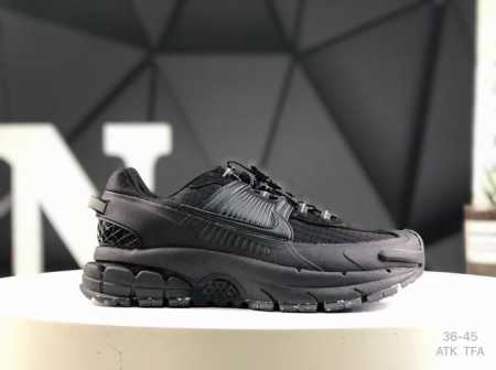200 耐克Nike Zoom Vomero Roam 马拉松复古跑五代休闲运动慢跑鞋 采用环保纤维革饰片组合网眼布鞋面材质 升级正确后跟Tpu加固 耐弯折热塑 - 点击图像关闭