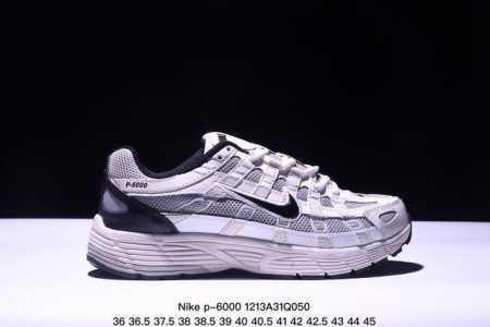 耐克nike P-6000 跑鞋内外侧都用了红色的钩子，采用透气材料，搭配匠心覆面，再现千禧年代的跑鞋风格，塑就大气外观。鞋款秉承 Nike Pegasus 2 - 点击图像关闭